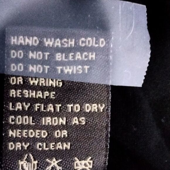 "Wilster" woman's shirt.  - Picture 7 of 8